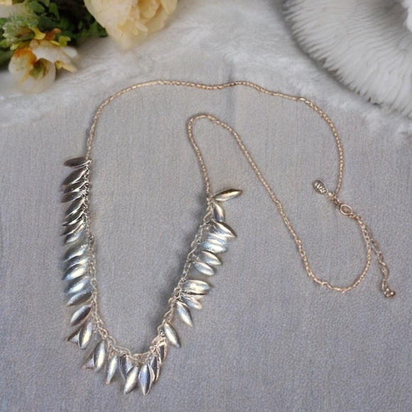 🌹Vintage AEO Elegant Silver Leaf Necklace - Picture 1 of 4